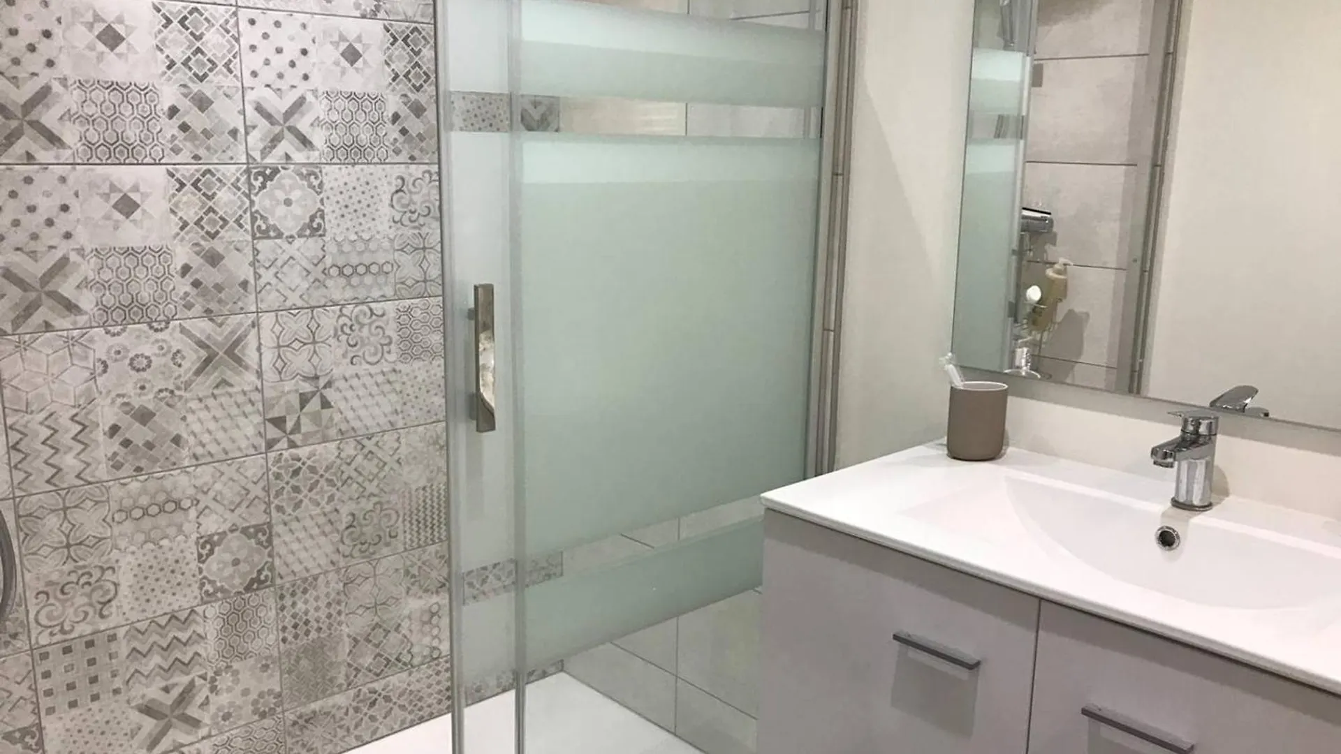 Apartamento Appartement Lumineux Au Centre De Cauterets Avec Terrasse Et Garage - Fr-1-812-136
